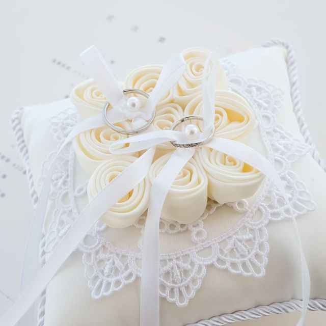 【4℃ BRIDAL(ヨンドシーブライダル)の口コミ】 婚約指輪の代わりにネックレスと腕時計をいただいていたので、せっかくな…