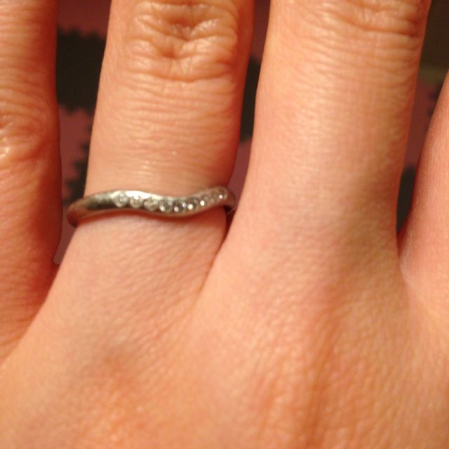【ティファニー(Tiffany & Co.)の口コミ】 ショールームでキラキラしているこの指輪を見て一目で気に入りました。ま…