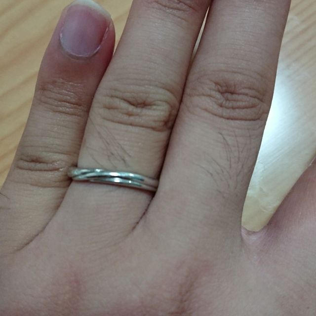 【銀座ダイヤモンドシライシの口コミ】 イーノというでデザインです。
価格帯は、14万ぐらいです。
アクセントは…