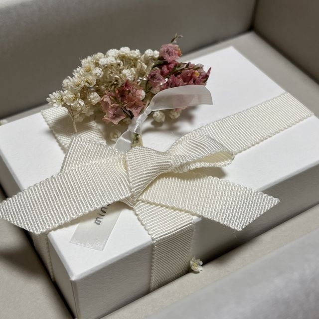 【mina.jewelry(ミナジュエリー)の口コミ】 形から色から何もかも全部自分たちで決めれて、プロの方に作って頂けるこ…