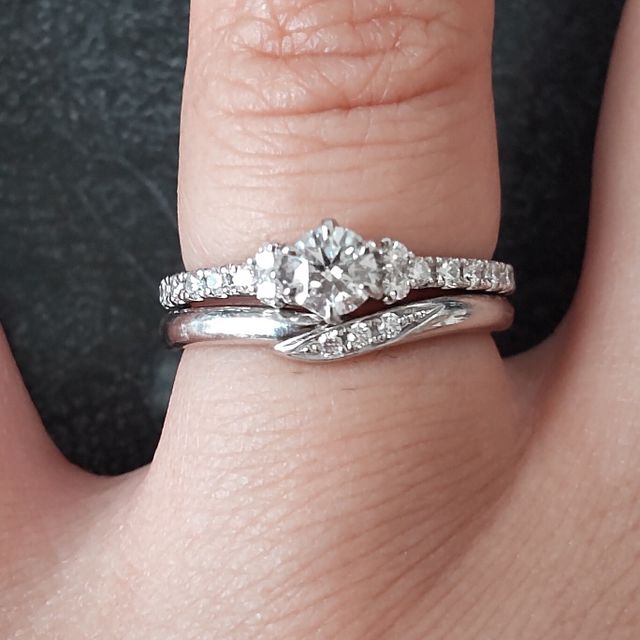 【アイプリモ(I-PRIMO)の口コミ】 先に彼からサプライズで貰った婚約指輪がアイプリモの物だったので、重ね…