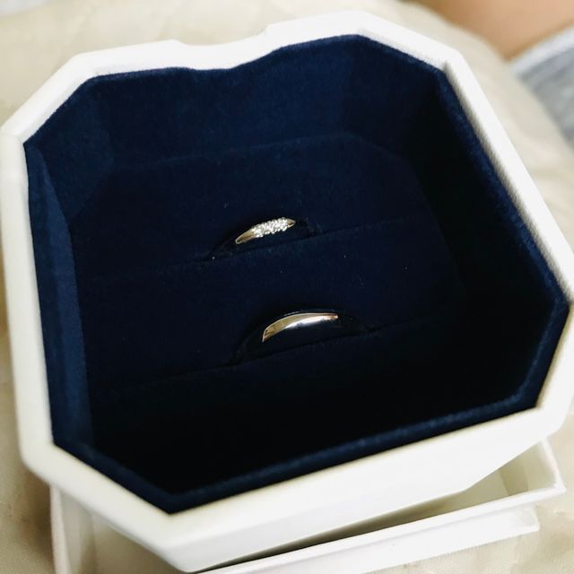 【4℃ BRIDAL(ヨンドシーブライダル)の口コミ】 長年身につけるものなのでガラに飽きすぎないよう、またリングの太さが太…