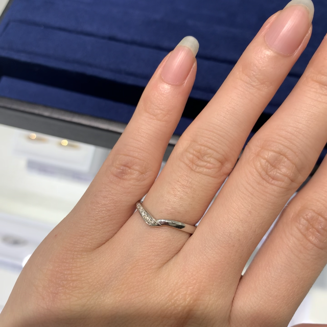 【4℃ BRIDAL(ヨンドシーブライダル)の口コミ】 V字のデザインは1番付け合わせが良かったと思います。Vの凹み部分は深過ぎ…