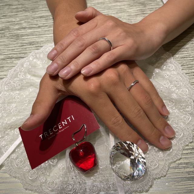 【TRECENTI(トレセンテ)の口コミ】 指輪にあった細身のデザインと、ストレートなのにクロスしているようなデ…