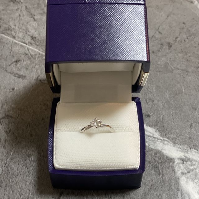 【俄(にわか)の口コミ】 リングはウェーブの形がちょうどよく、また、ダイヤを受ける部分も数が多…