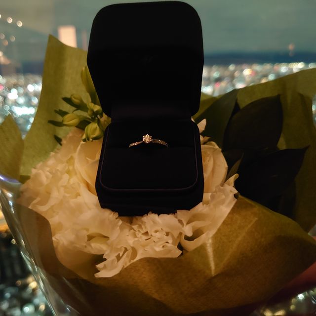 【4℃ BRIDAL(ヨンドシーブライダル)の口コミ】 5年付き合っている彼がサプライズで婚約指輪を購入し、プロポーズをしてく…