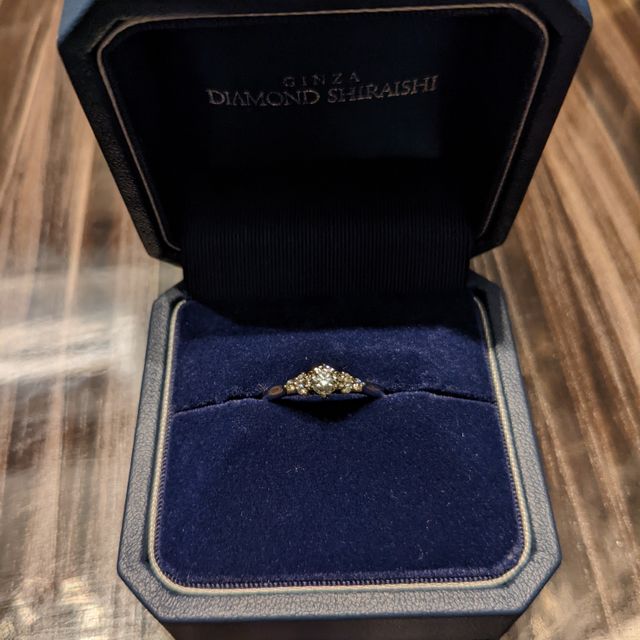 【銀座ダイヤモンドシライシの口コミ】 ネットで大まかなデザインを決め、店舗へ行きました。
店舗で実際に見てみ…