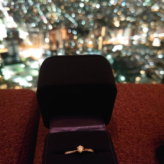 【4℃ BRIDAL(ヨンドシーブライダル)の口コミ】 ・指輪のデザインについて
デザインに一目惚れしました。
・価格について
…