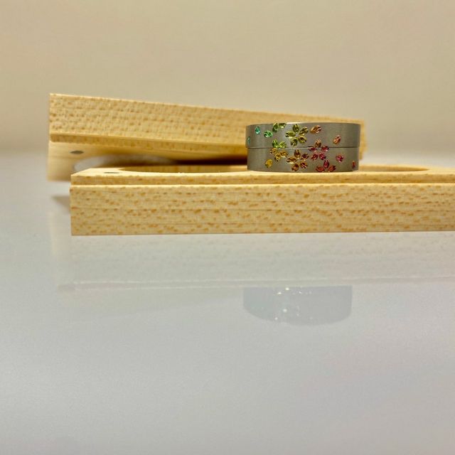 【SORA(ソラ)の口コミ】 誰とも被らない個性的な指輪を探していたところ、デザインと色のバリエー…