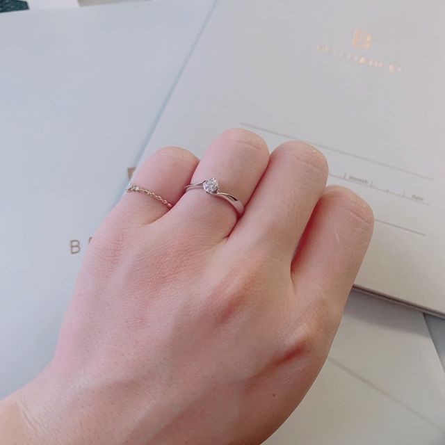 【BRILLIANCE+(ブリリアンスプラス)の口コミ】 プロポーズの時にダイヤのみ後日指輪のデザインが選べるタイプだったので…