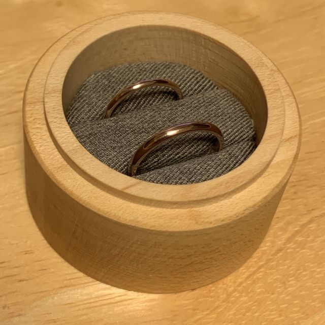 【鎌倉彫金工房の口コミ】 結婚指輪なので毎日着けても違和感のない幅やデザインを考えて、それでい…