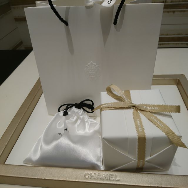 【シャネル(CHANEL)の口コミ】 婚約指輪は海外の有名ブランドが良いと思い探していました。ただ海外ブラ…