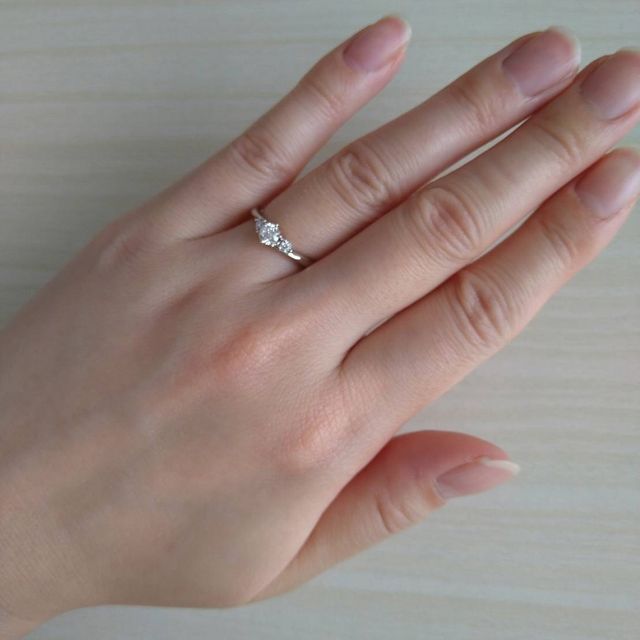 【ラザール ダイヤモンド(LAZARE DIAMOND)の口コミ】 世界的にも有名でとにかくダイヤの輝きが美しくて購入しました。サプライ…