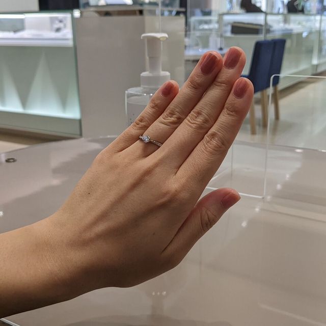 【4℃ BRIDAL(ヨンドシーブライダル)の口コミ】 定員さんが親身に丁寧にご提案していただき、いろいろ周りましたが、やは…