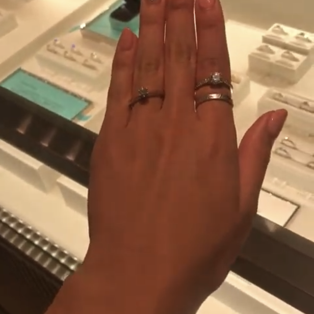 【ティファニー(Tiffany & Co.)の口コミ】 シンプルかつ上品で、ダイヤの輝きがとても綺麗。強調しすぎないデザイン…