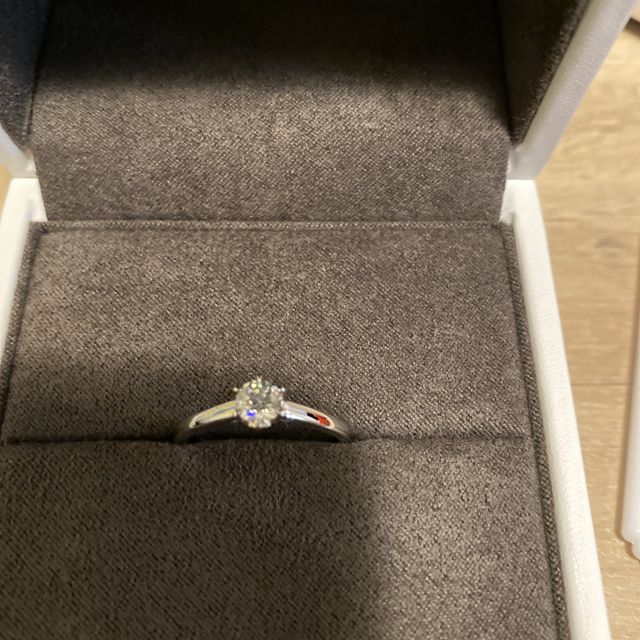 【BIJOUPIKO(ビジュピコ)の口コミ】 デザインが良くて、ダイヤモンドを支える台座につめがあり石を置けること…