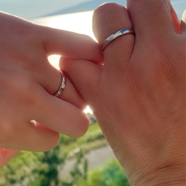 【銀座ダイヤモンドシライシの口コミ】 　シンプル・鍛造製法・幅広の物を希望していたので2人ともAnolyuシリーズ…