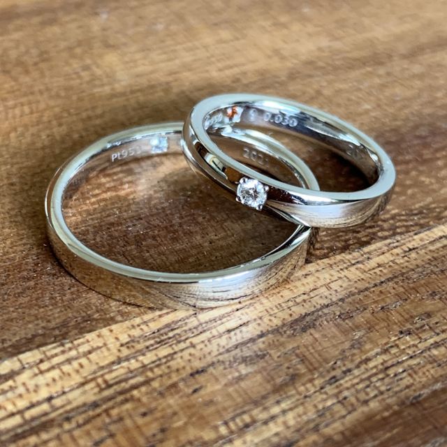 【銀座ダイヤモンドシライシの口コミ】 　シンプル・鍛造製法・幅広の物を希望していたので2人ともAnolyuシリーズ…