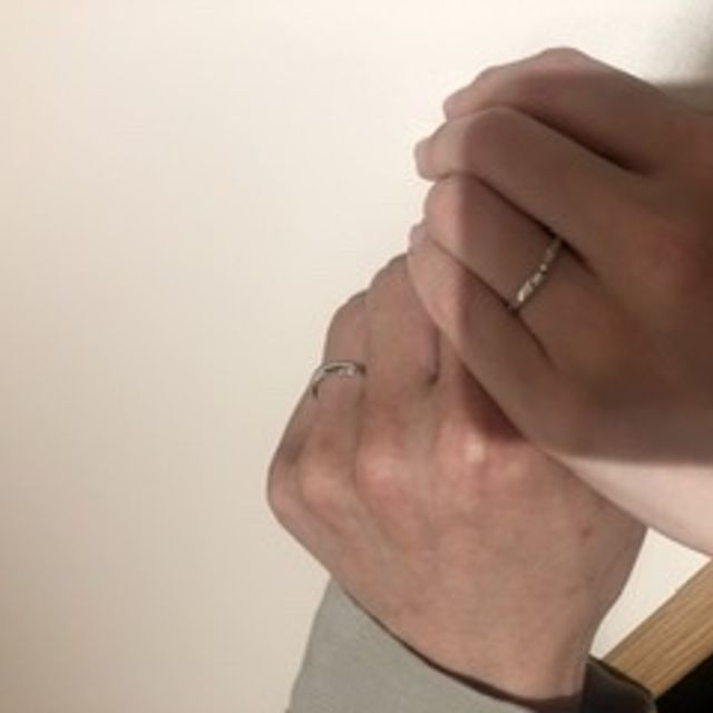 【PORTADA(ポルターダ)の口コミ】 ダイヤはなくても良かったけど、3つ並んだのがさりげなく素敵で、こちらに…