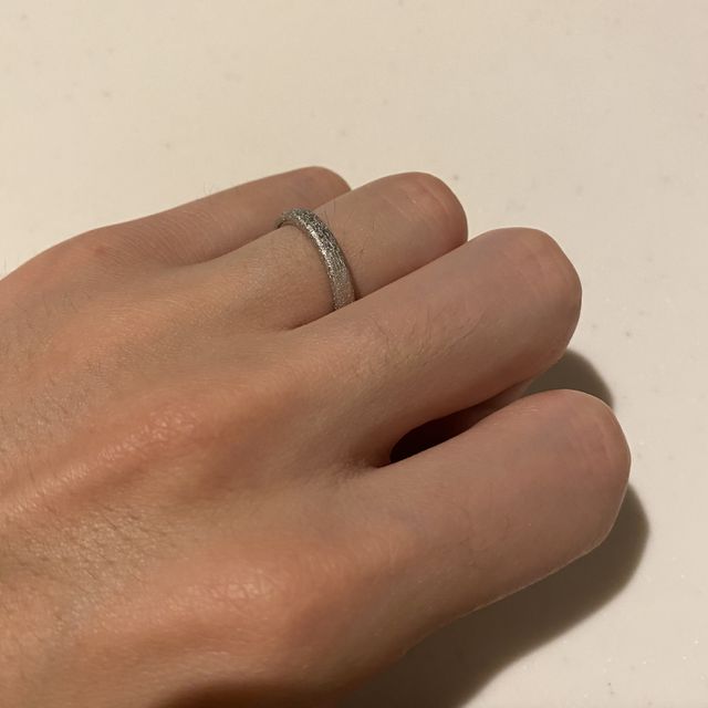 【ichi(イチ)の口コミ】 雑誌でこの石地の指輪を見て一目惚れしました。
実際に店舗に行き、試着を…