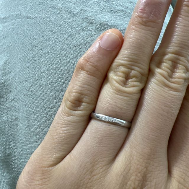 【アイプリモ(I-PRIMO)の口コミ】 結婚相手が仕事柄指輪が傷つきやすいので耐性のあり、
細くて、石がついて…