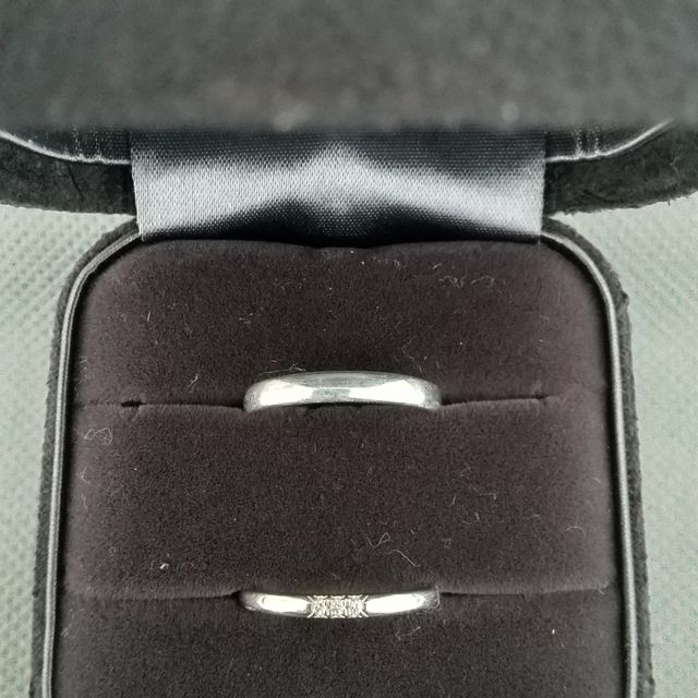 【ティファニー(Tiffany & Co.)の口コミ】 旦那がシンプルなデザインが良いとの事でこれに決めました。
個人的にはひ…