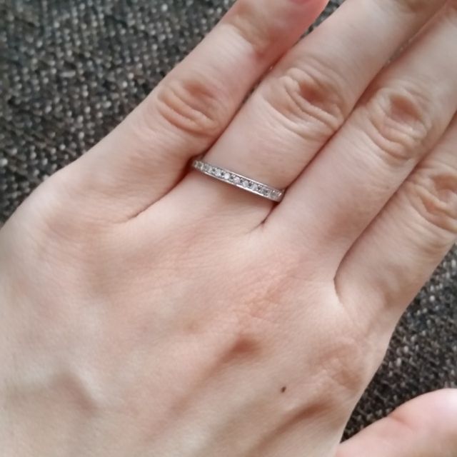 【4℃ BRIDAL(ヨンドシーブライダル)の口コミ】 ハーフエタニティで探していたのですが、とても見た目が気に入り着け心地…