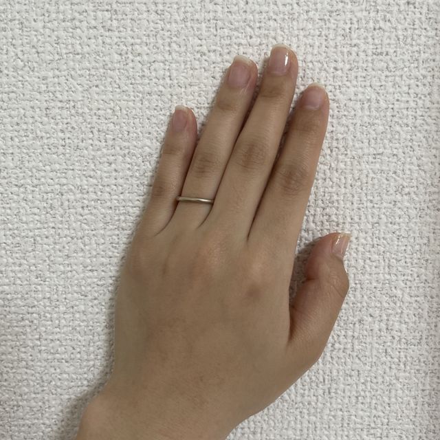 【4℃ BRIDAL(ヨンドシーブライダル)の口コミ】 常に身に付けておきたいので細いものにしました。
また、二人だけのストー…