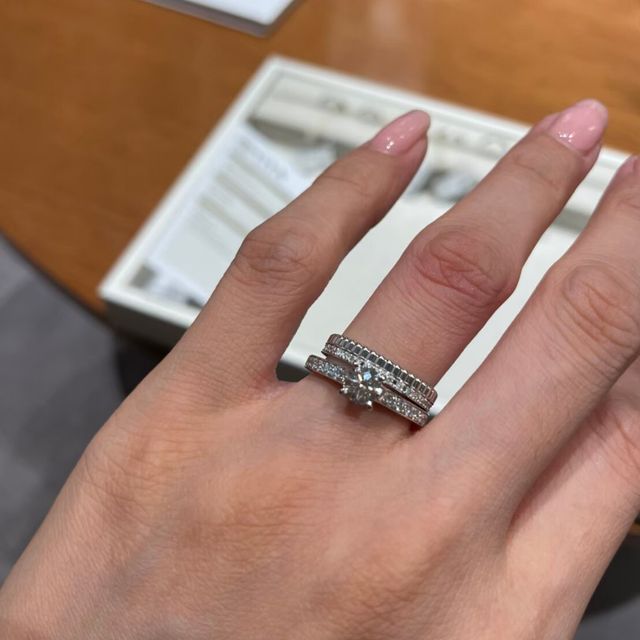【ブシュロン(BOUCHERON)の口コミ】 ・beloved ビーラブド ソリテール リング パヴェ
トップの石の大きさが0.5…