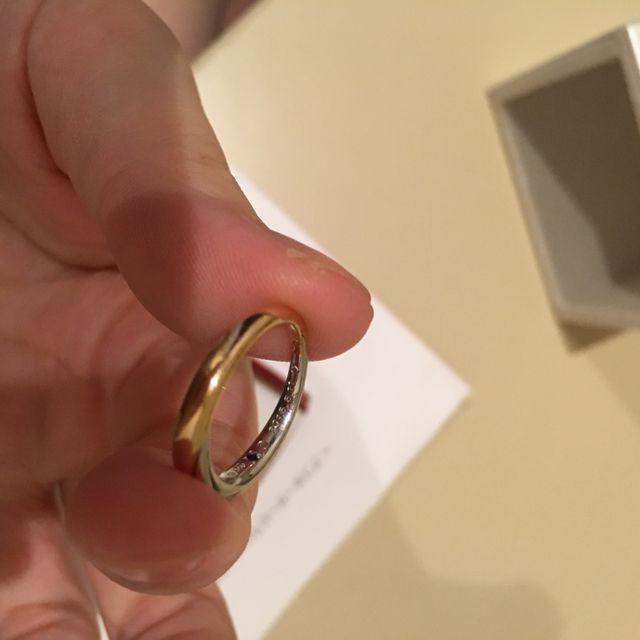 【アンジェリックフォセッテ(Angelique Fossette)の口コミ】 もともとの商品の地金の色をイエローとピンクに変更したものです。シンプ…