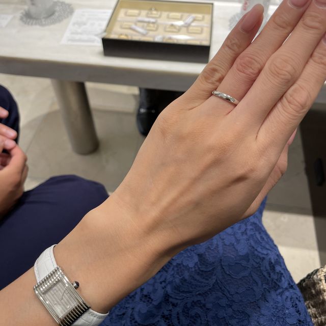 【ヴァン クリーフ＆アーペル(Van Cleef & Arpels)の口コミ】 シンプルなプラチナリングに3つダイヤモンドがセッティングされたデザイン…