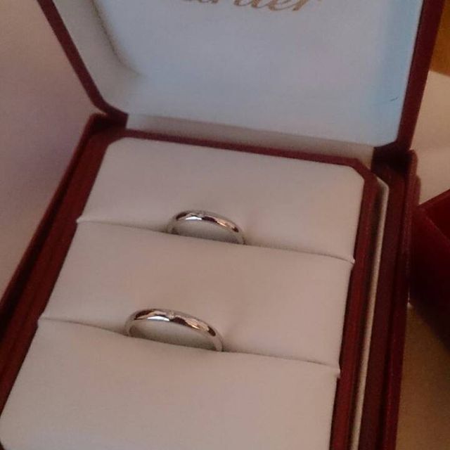 【カルティエ(Cartier)の口コミ】 結婚指輪がシンプルだけど小さなダイヤがついているものがいいと漠然と思…