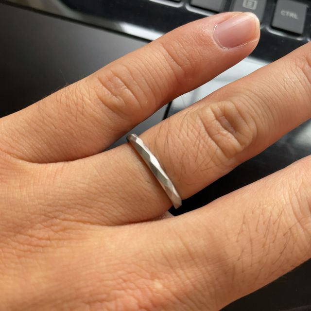 【BIJOUPIKO(ビジュピコ)の口コミ】 指輪のデザインにはあまり興味はなかったのですが、スタッフの方に店内に…