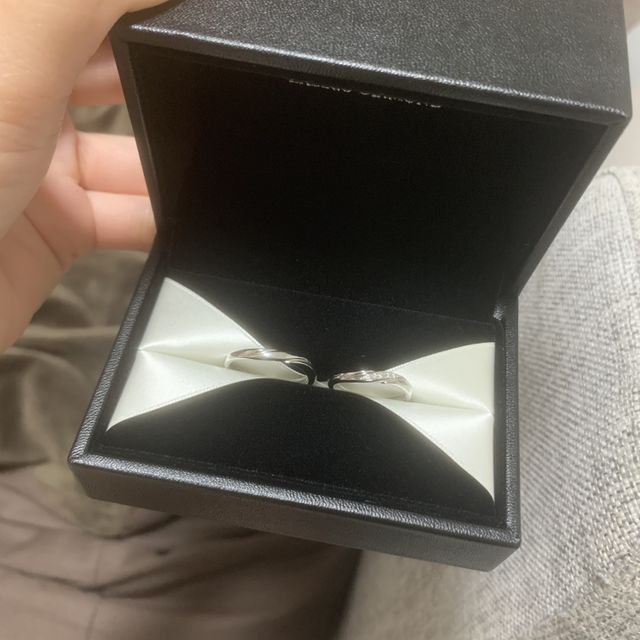 【エクセルコダイヤモンド(EXELCO DIAMOND)の口コミ】 デザインに統一性があるため、ペアのものを探していました。私は華奢なデ…