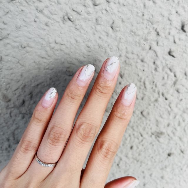 【1122 iifuufu bridal(いい夫婦ブライダル)の口コミ】 ・毎日付けていられる「デザイン」
・他の指と当たっても違和感がない「薄…