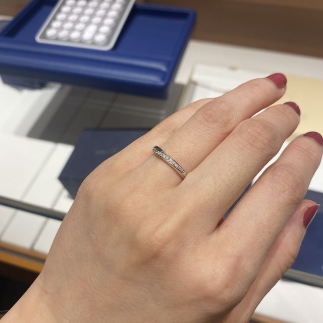 【銀座ダイヤモンドシライシの口コミ】 カタログから気になるものをピックアップして
あれでもないこれでもないと…