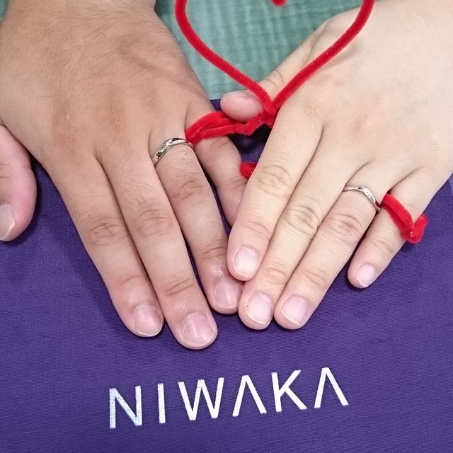 【俄(にわか)の口コミ】 曲線が入り柔らかいデザインと存在感のあるきらめきが気に入りました！そ…