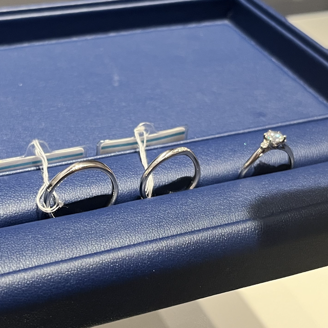 【銀座ダイヤモンドシライシの口コミ】 エンゲージリングとの相性が良い、セットリングを選びました。つや消しや…