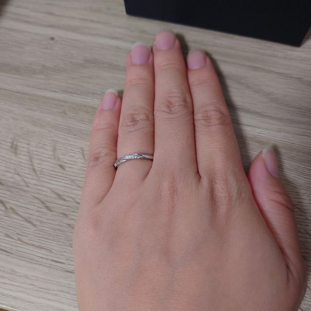 【エクセルコダイヤモンド(EXELCO DIAMOND)の口コミ】 引っ掛かりにくいデザインのものを、というぐらいしか考えていませんでし…