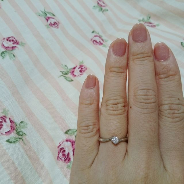 【4℃ BRIDAL(ヨンドシーブライダル)の口コミ】 主人が選んできてくれたのですが、S字のカーブが指に馴染むデザインなこと…