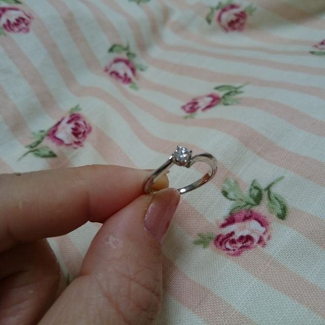 【4℃ BRIDAL(ヨンドシーブライダル)の口コミ】 主人が選んできてくれたのですが、S字のカーブが指に馴染むデザインなこと…