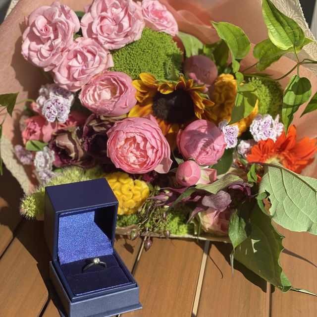 【銀座ダイヤモンドシライシの口コミ】 キラキラしてて最高に可愛いです。素敵な物を貰いました。一生の宝物です…