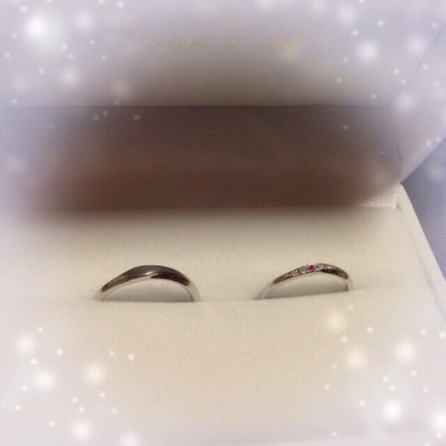 【ハート＆アイの口コミ】 シンプルで誕生石が入れれたりと見た目も可愛かったのでこの指輪に決めま…