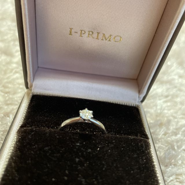 【アイプリモ(I-PRIMO)の口コミ】 彼と一緒に婚約指輪を見に行きました。最初は、見るだけの予定で店舗に伺…