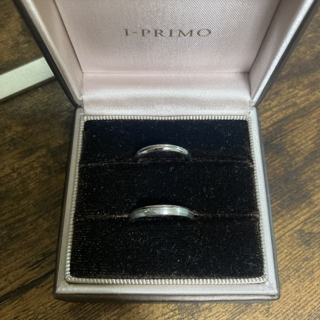 【アイプリモ(I-PRIMO)の口コミ】 婚約指輪とセット購入でしたので、重ね付けした時にしっくりくるデザイン…