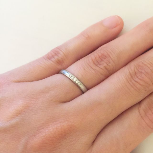 【アイプリモ(I-PRIMO)の口コミ】 指輪を試着して自分の指が一番綺麗に見えるデザインのものを選びました。…