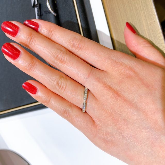 【ラザール ダイヤモンド(LAZARE DIAMOND)の口コミ】 いくつかブランドを見ましたが初回訪問時で決まってました。
ダイヤの輝き…