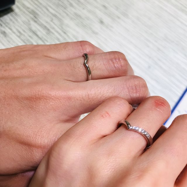 【TRECENTI(トレセンテ)の口コミ】 男性側はダイヤが入ってないので、形が特徴的なものを探していました。
こ…