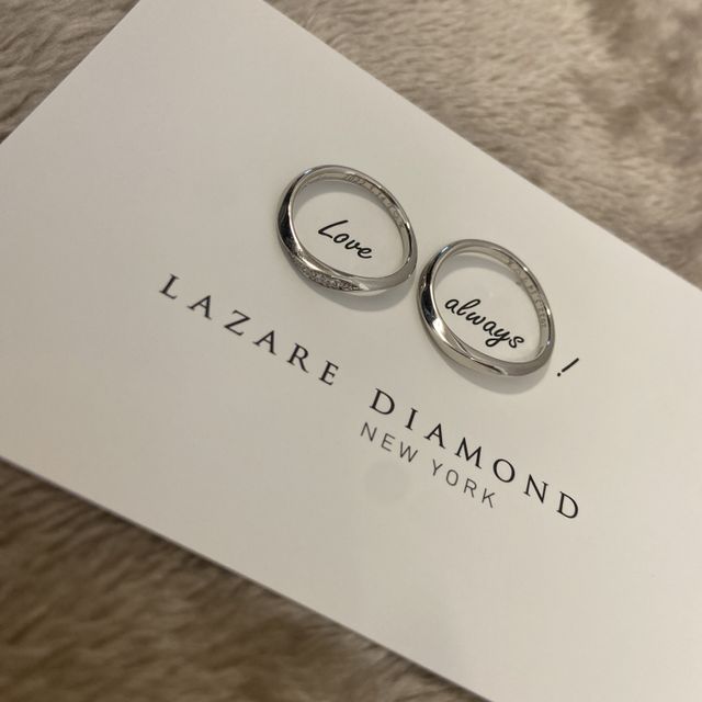 【ラザール ダイヤモンド(LAZARE DIAMOND)の口コミ】 婚約指輪と重ね付けもしたかったので、重ね付けしたときのバランスも重視…