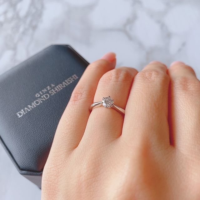 【銀座ダイヤモンドシライシの口コミ】 デザインの1番のお気に入りは、リングに向かってフチが細くなっているとこ…